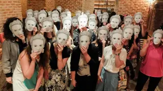 Las escritoras que participaron en un 'aquelarre' de la Tribu, celebrado en Callao (Madrid), con las caletas de Frida Kahlo.