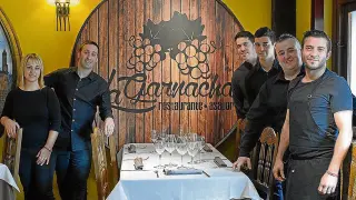 Todo el equipo de La Garnacha: Fani, Diego, Rubén, Jorge, Víctor e Iván.