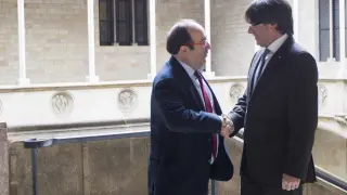 El presidente de la Generalitat, Carles Puigdemont, ha recibido hoy al primer secretario del PSC, Miquel Iceta