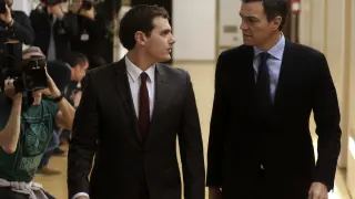 Pedro Sánchez y Albert Rivera durante una reunión este jueves.