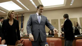 Rajoy durante la reunión en el Congreso con los diputados del partido.