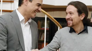 Pedro Sánchez se reúne con Pablo Iglesias.
