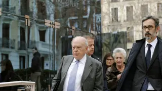 Jordi Pujol y Marta Ferrusola salen de la Audiencia Nacional, en febrero de 2016.
