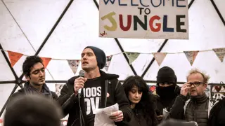 El actor Jude Law ofreció un discurso transmitido en varios idiomas para presionar al Gobierno a favor del cierre de "La Jungla".