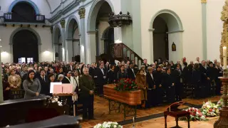 La iglesia de San Andrés se llenó ayer tarde de gente para dar el último adiós a Ricardo Eced.
