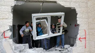 Ataque israelí a una vivienda palestina.