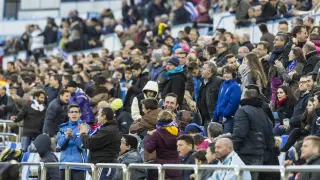 La afición zaragocista celebra un gol el pasado domingo en La Romareda ante el Lugo.
