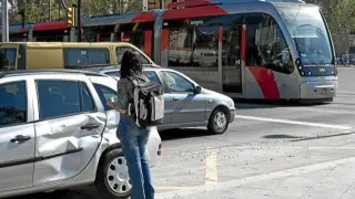Choque entre el tranvía y un turismo en la rotonda de Toulouse de Zaragoza