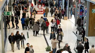 Imagen del centro comercial Puerto Venecia, el pasado 6 de diciembre en Zaragoza.