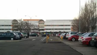 La señalización lleva meses colocada en el aparcamiento del Campus Río Ebro
