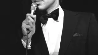 Frank Sinatra Jr durante una actuación en Las Vegas en 1971
