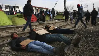 Refugiados en la frontera entre Grecia y Macedonia