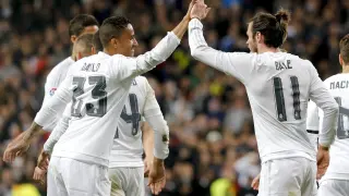 Los jugadores del Real Madrid celebran el tercer gol ante el Sevilla.