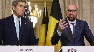 El secretario de Estado norteamericano John Kerry y el primer ministro belga, Charles Michel