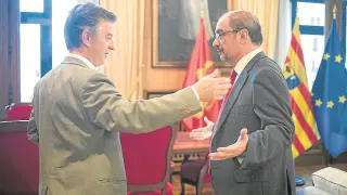 El alcalde de Zaragoza, Pedro Santisteve, y el presidente de la DGA, Javier Lambán, el pasado octubre.