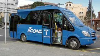 El autobús urbano de la localidad turiasonense, ayer en una de sus paradas.