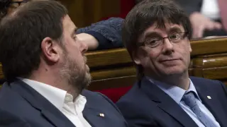 Junqueras y Puigdemont en el Parlamento catalán.