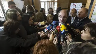 El presidente de Aragón habla con los medios tras su reunión con el ministro Soria.