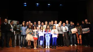 Todos los premiados en la gala del Deporte de Binéfar posaron en una foto conjunta.
