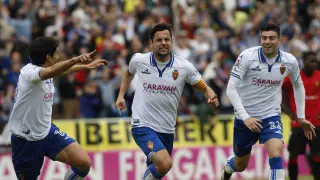 Dorca celebra su segundo gol junto a Vallejo y Rico