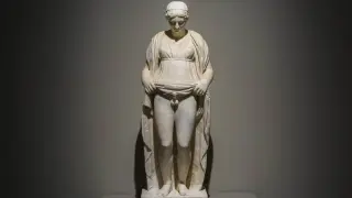 Escultura de Hermafrodito, en la exposición de Caixaforum