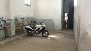 Aparcamiento de las motos policiales, en los antiguos establos de Mayandía