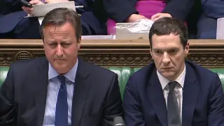 David Cameron, junto a su ministro de Finanzas George Osborne