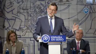 Mariano Rajoy propone a Pedro Sánchez que acepte su oferta de un gobierno de mayoría "moderada".