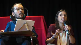 Pablo Echenique e Irene Montero durante la asamblea abierta a la ciudadanía en Zaragoza.