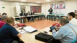 La dirección de Auzsa y los miembros del comité de empresa, en una reunión en el SAMA.