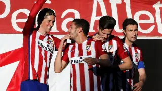 Los jugadores del Atlético celebran uno de los goles de la tarde.