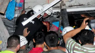 Rescate de heridos en el terremoto registrado en Manta (Ecuador).