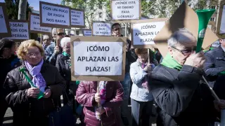 Adislaf protestó ayer ante el Pignatelli para reclamar el pago de la deuda pendiente.