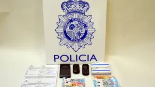 La Policía encontró en poder del detenido varias cajas del medicamento con un total de 360 comprimidos, además de 29 recetas falsificadas y 458 euros.