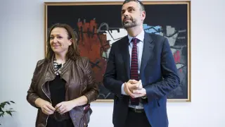 Los consejeros de Cultura de Aragón y Cataluña, Mayte Pérez y Santi Vila, se reunieron el 25 de febrero y Vila anunció la entrega de 53 piezas de Sijena, ahora abortada.
