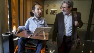 Pablo Echenique(Podemos) y Adolfo Barrena (IU) en una foto de archivo.