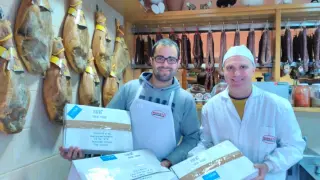 En la carnicería Modesto de Escalona preparan los pedidos online.