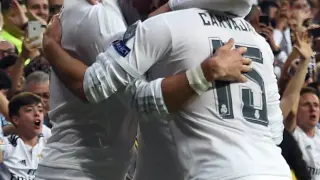 Los jugadores del Madrid festejan el tanto de Bale.