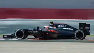 Fernando Alonso ha abandonado por problemas mecánicos en Montmeló