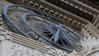 Reloj de la fachada del Ayuntamiento de Zaragoza.