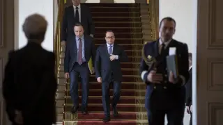 El presidente galo, François Hollande (c), se dirige a participar en una conferencia nacional sobre Handicap en el Palacio del Elíseo en Parí