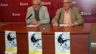 El concejal de Cultura del Ayuntamiento, Jesús Bárez, junto a  Modesto Fernández, presidente de Cruz Roja, en rueda de prensa.