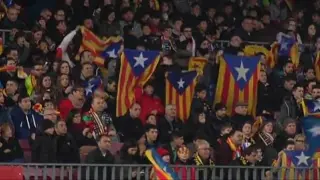Esteladas en la grada en un partido del FC Barcelona.