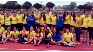La escuadra femenina del Simply Scorpio, ayer en las pistas de atletismo de Alcorcón.