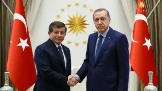 Ahmet Davutoglu junto a Recep Tayyip Erdogan.