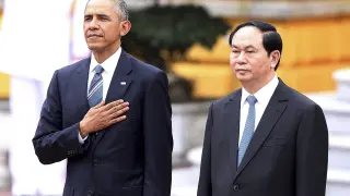 Barack Obama junto a su homólogo vietnamita, Tran Dai, en su visita a Vietnam.