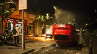 Incidentes tras el desalojo de una casa okupa en Barcelona.