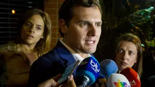 Albert Rivera ante los medios en su visita a Venezuela.