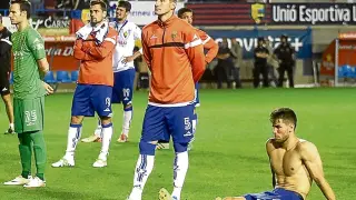Manu Herrera, Dorca, Morán, Rubén, Pedro detrás y Cabrera, al final del partido de Palamós.