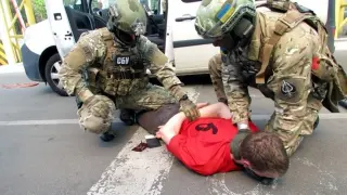 Imagen de un vìdeo grabado por los servicios de seguridad ucranianos en el momento del arresto.